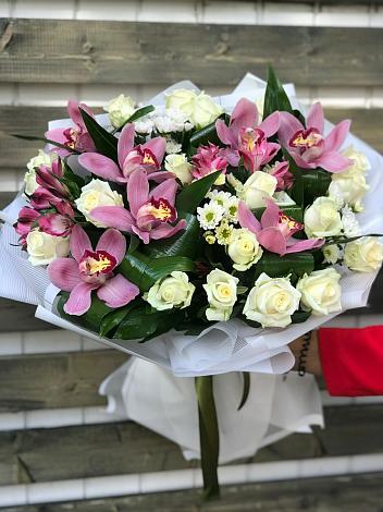 Букет цветов из: Розы и Хризантемы в Устюжне