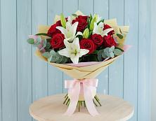 Букет цветов из:  Лилии и Розы в Устюжне