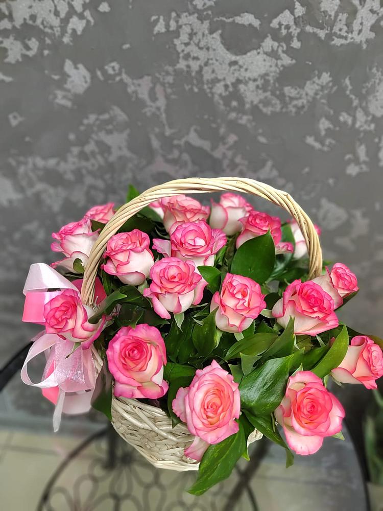 Цветочная композиция из Розы в корзине в Устюжне