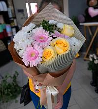 Букет цветов из:  Герберы, Розы и Хризантемы в Устюжне