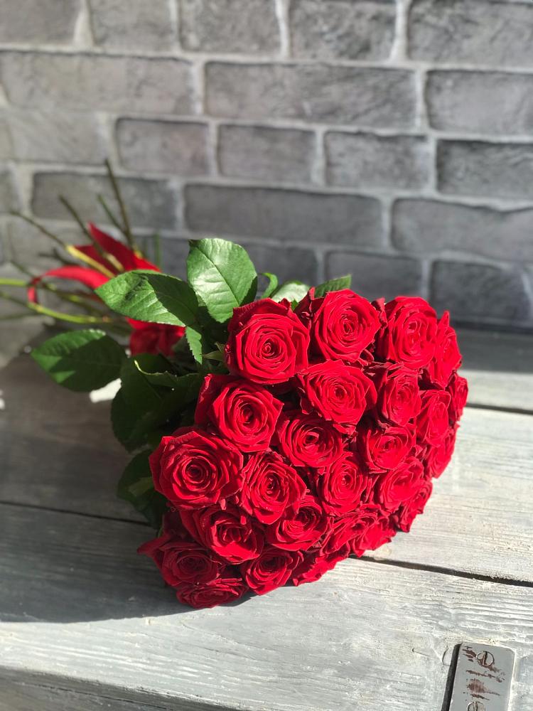 Букет Красные розы Фридом в Устюжне