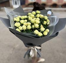 Букет Белые кустовые розы Солинеро в Устюжне