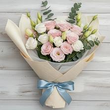 Букет цветов из:  Лизиантусы в Устюжне