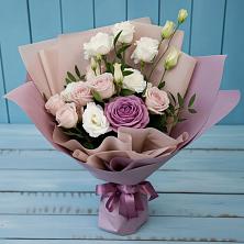 Букет цветов из:  Розы и Лизиантусы в Устюжне