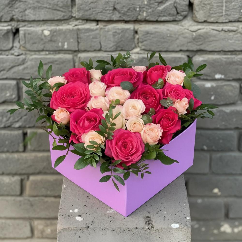 Цветочная композиция из Розы в коробке в Устюжне