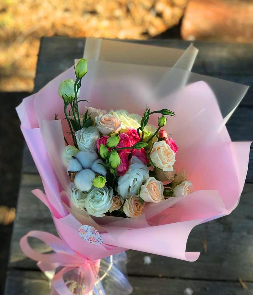 Букет цветов из: Розы и Лизиантусы в Устюжне