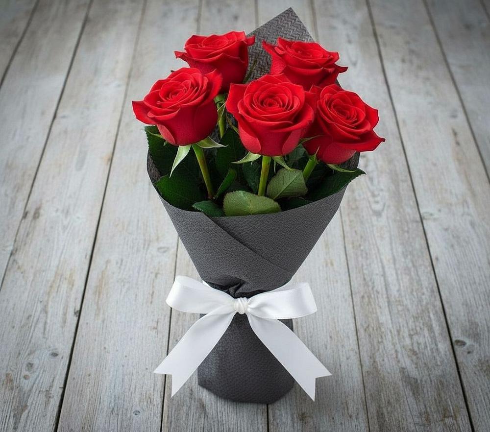 Букет 5 Красных роз Эдлесс Лав в Устюжне