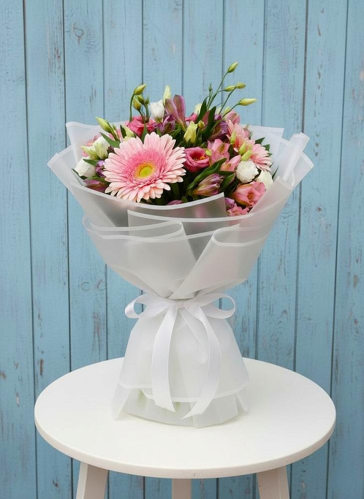 Букет цветов из: Герберы, Альстромерии и Лизиантусы в Устюжне