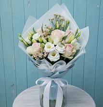 Букет цветов из:  Розы и Лизиантусы в Устюжне