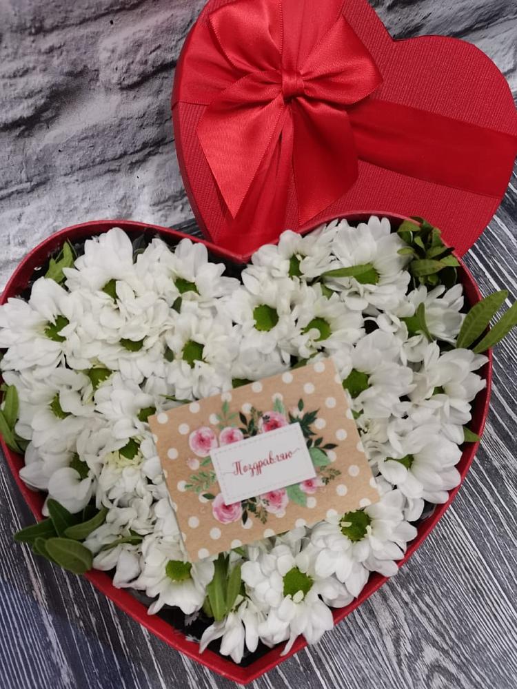 Цветочная композиция из Хризантемы в виде сердца в Устюжне