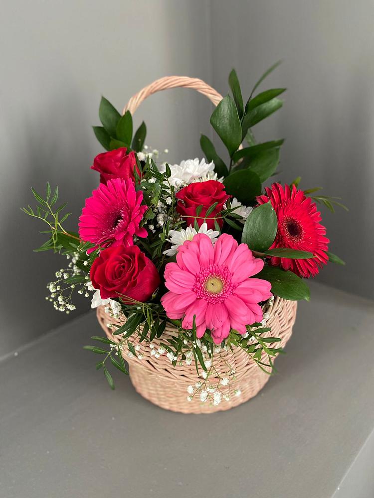 Цветочная композиция из Розы, Хризантемы и Герберы в корзине в Устюжне