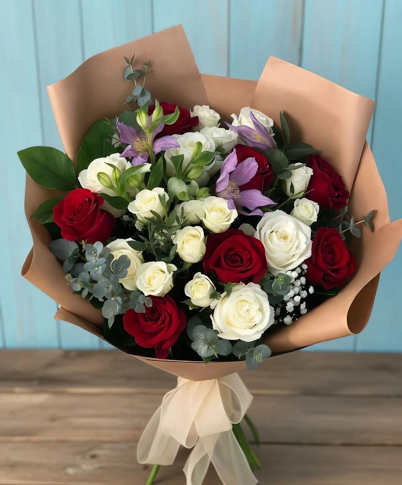 Букет цветов из: Розы и Альстромерии в Устюжне