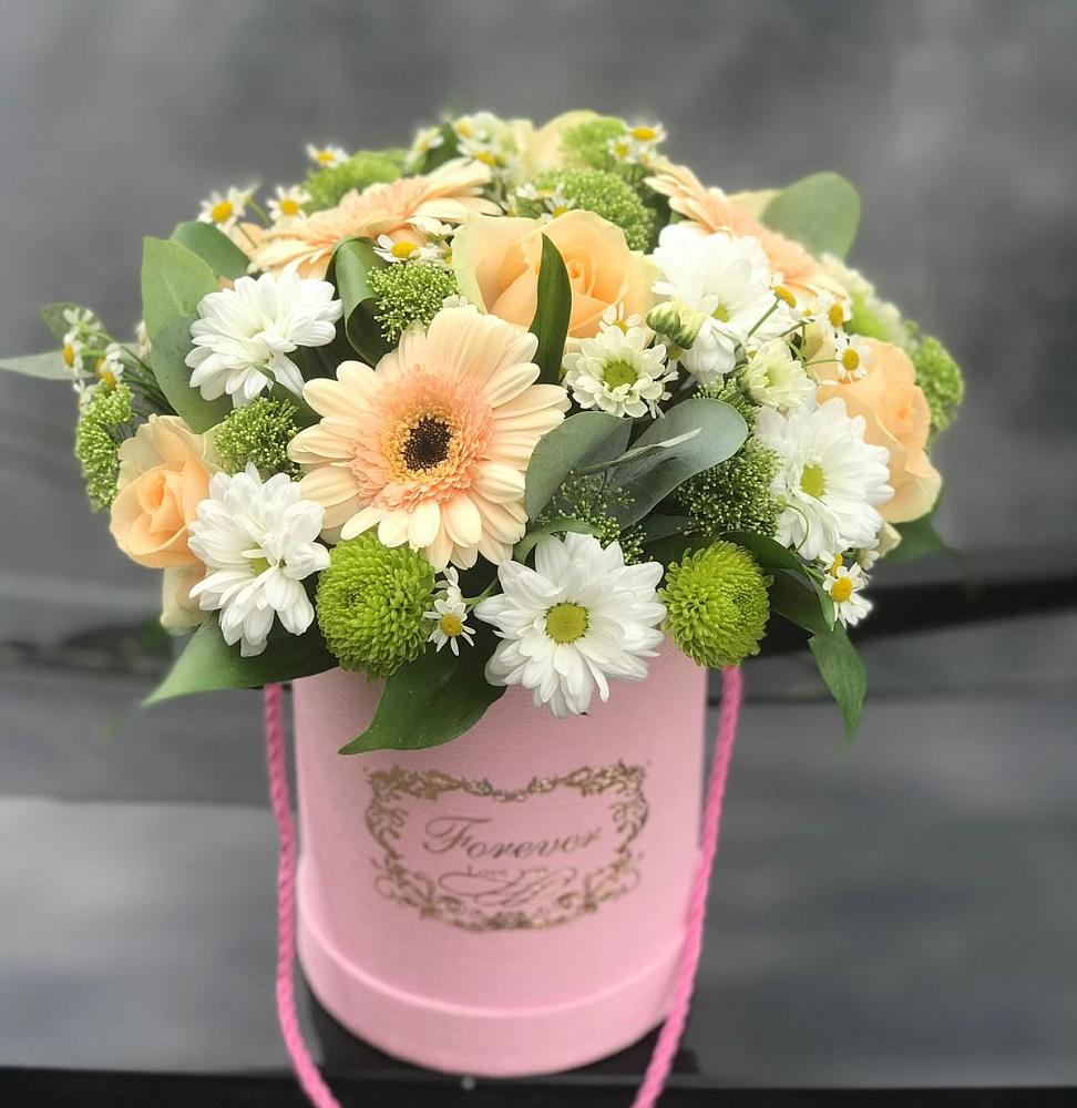 Цветочная композиция из Розы, Герберы и Хризантемы в шляпной коробке в Устюжне