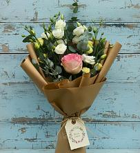 Букет цветов из:  Розы и Лизиантусы в Устюжне